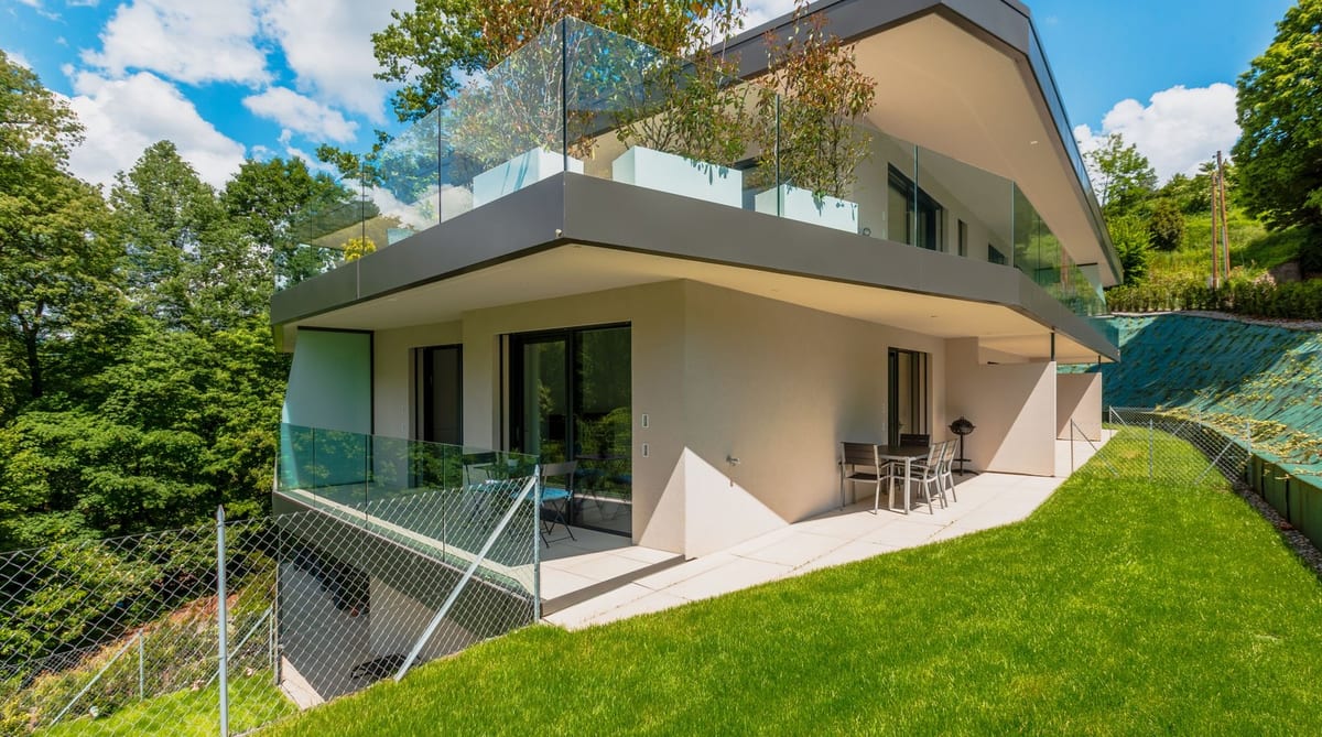 Modernes Einfamilienhaus in Puchheim, Hanglage